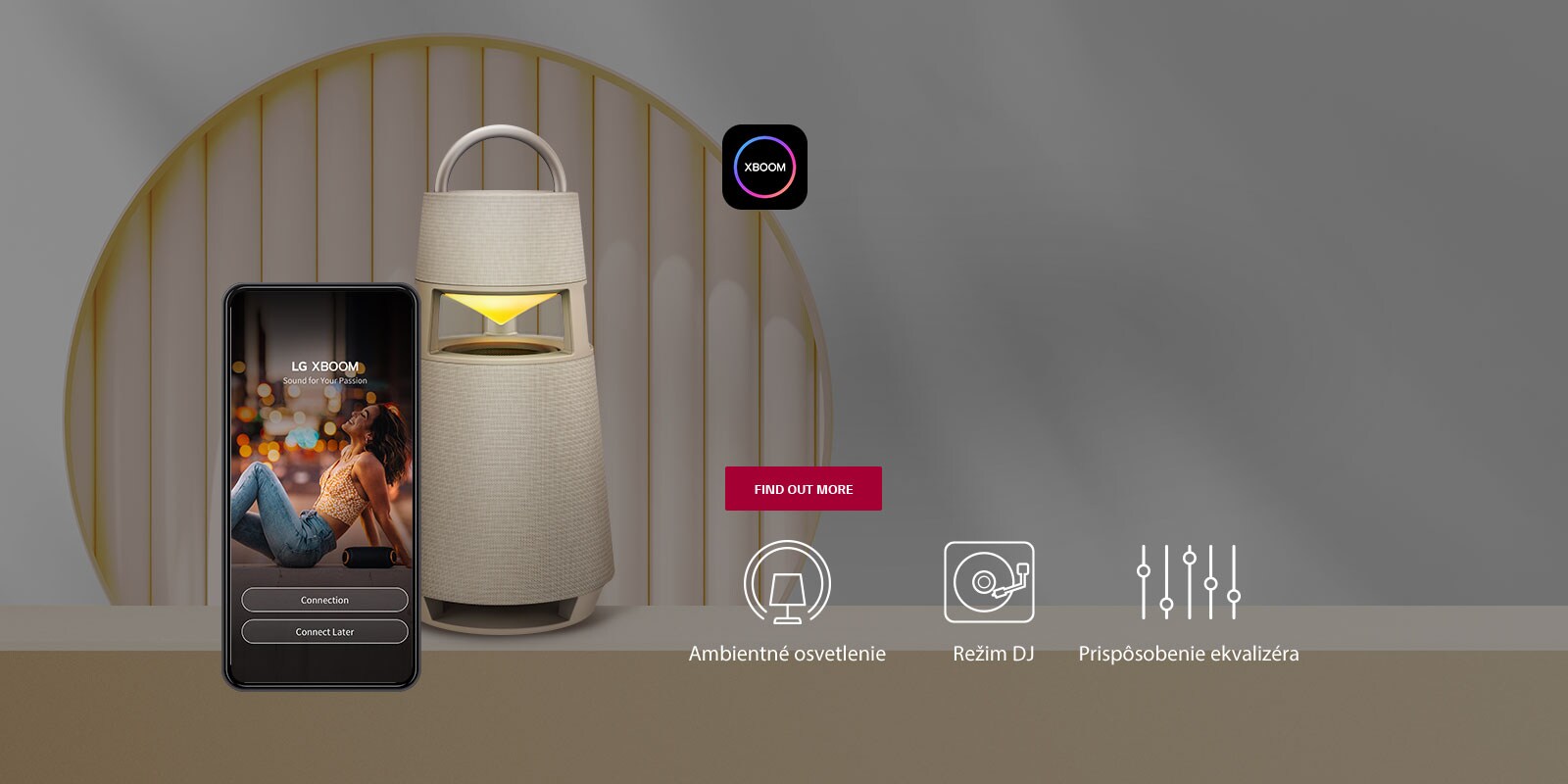 Mobilný telefón s obrazovkou aplikácie XBOOM a produkt XBOOM 360 na teplom pozadí.